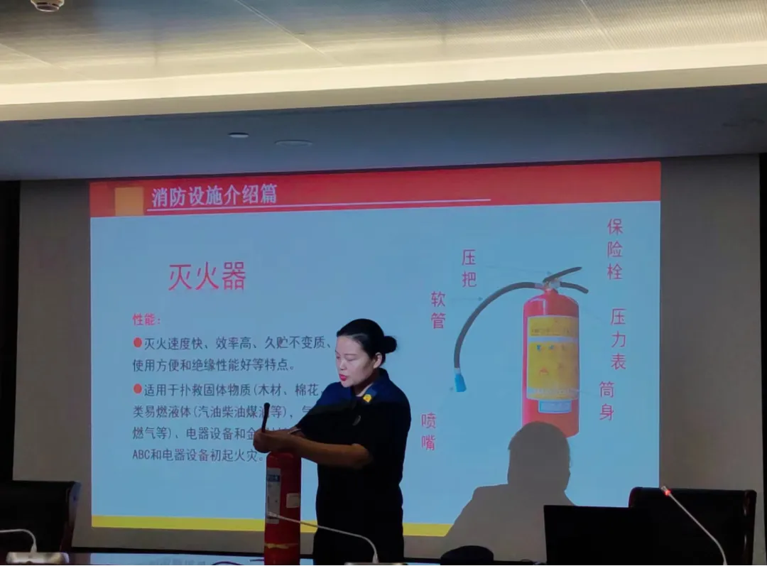 物業(yè)公司聯(lián)合經(jīng)開(kāi)區消防大隊開(kāi)展消防安全知識培訓和應急疏散演練