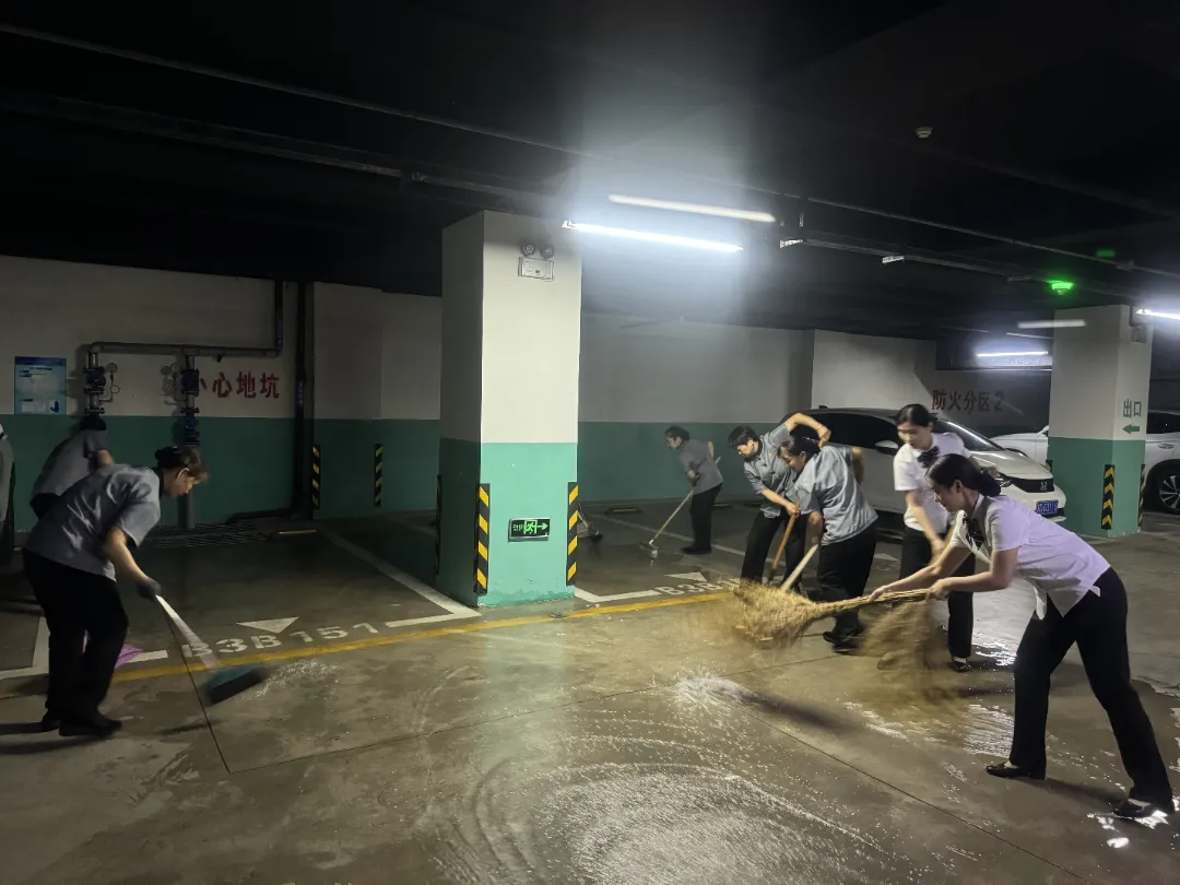 物業(yè)公司在科技中心開(kāi)展防汛安全應急演練活動(dòng)